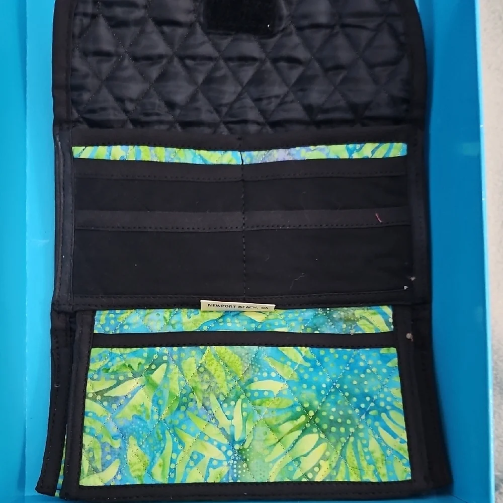Colorful Leaf Pattern Wallet - Picture 3 of 6
